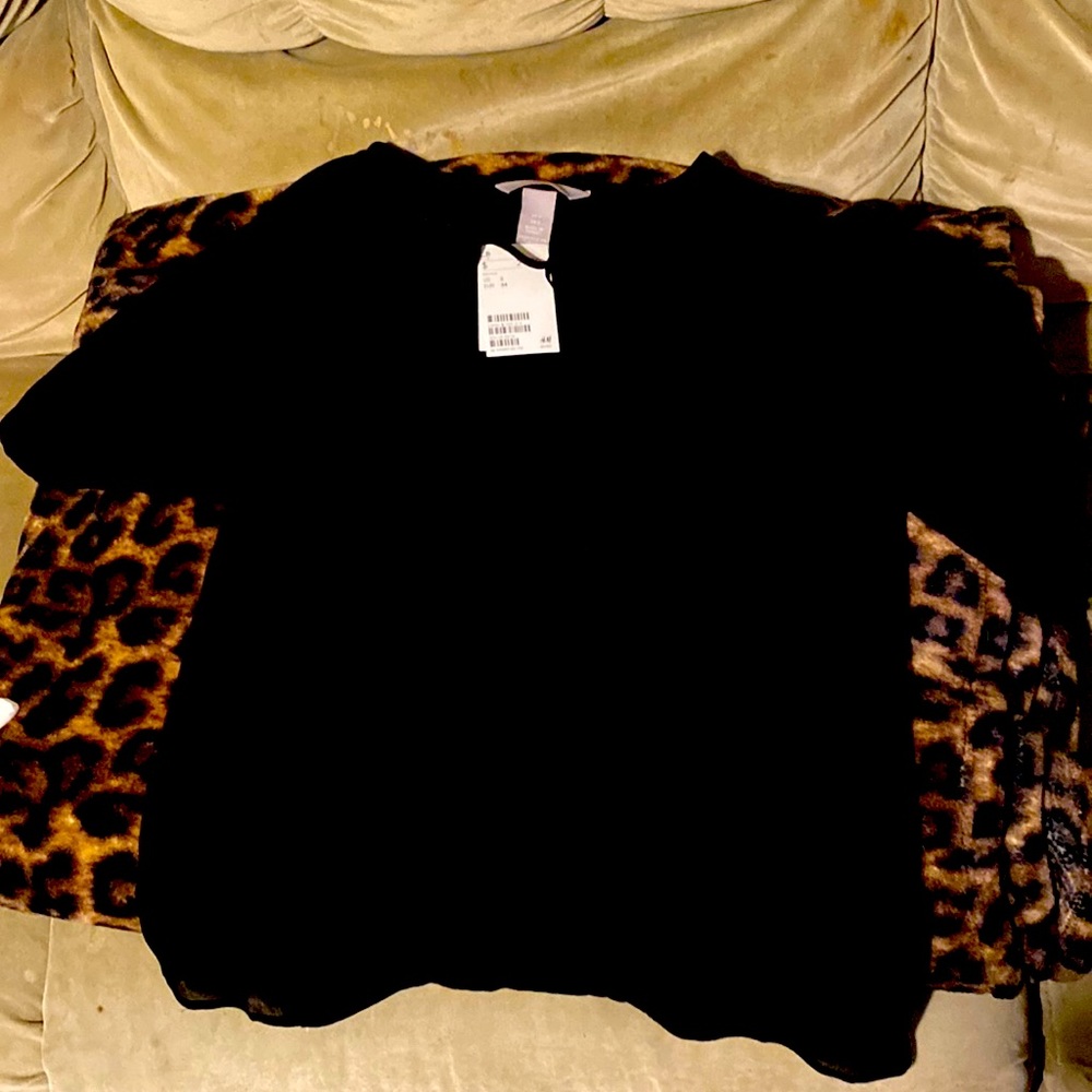 Black short sleeve light shirt with puff sleeves